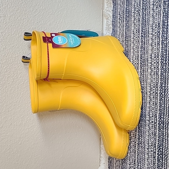 Totes Yellow Rain Boots - Picture 4 of 10
